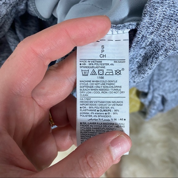 Old Navy Active Turtleneck Sweatshirt with Pockets - Picture 7 of 9